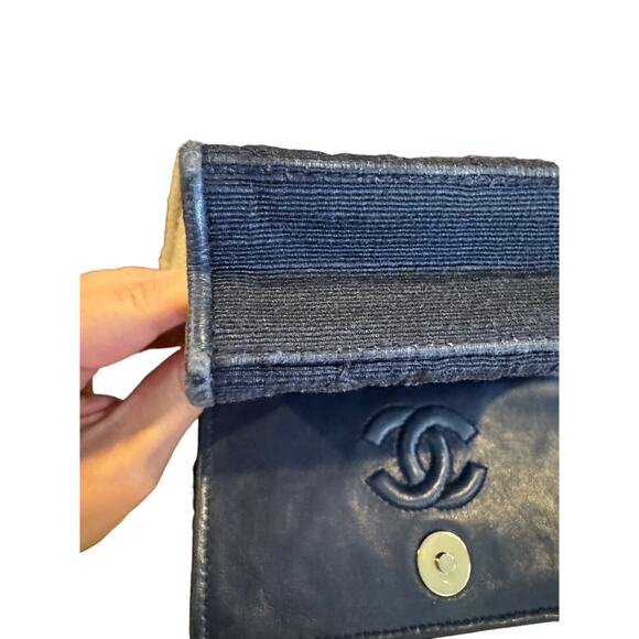 Chanel Mini Denim Flower Crossbody - Picture 9 of 13